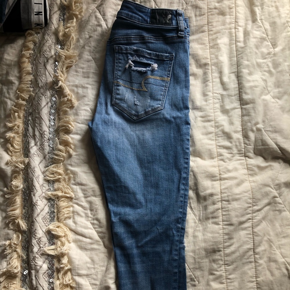 AMERICAN EAGLE Ripped Skinny Jeans